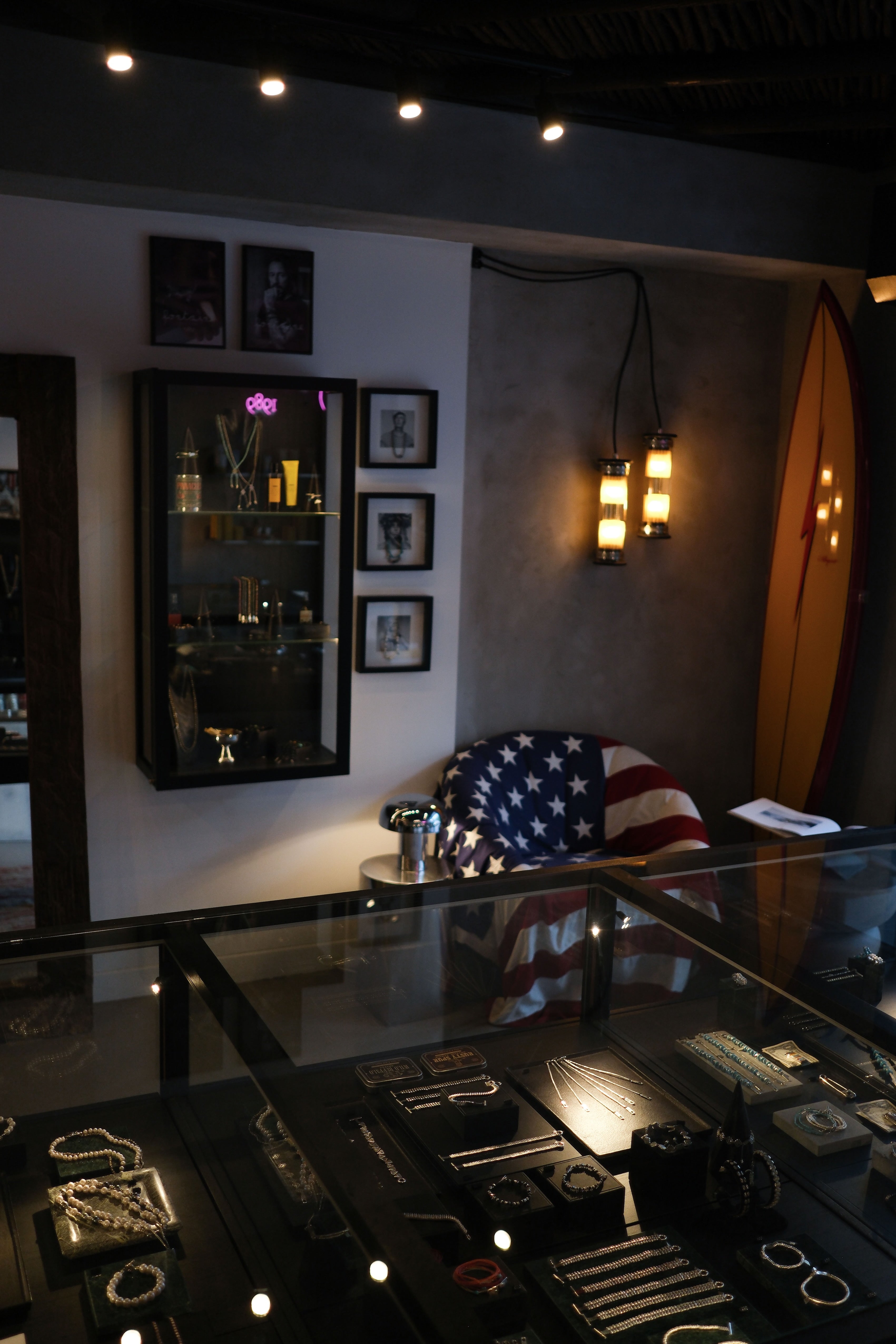 THE FLAGSHIP STORE