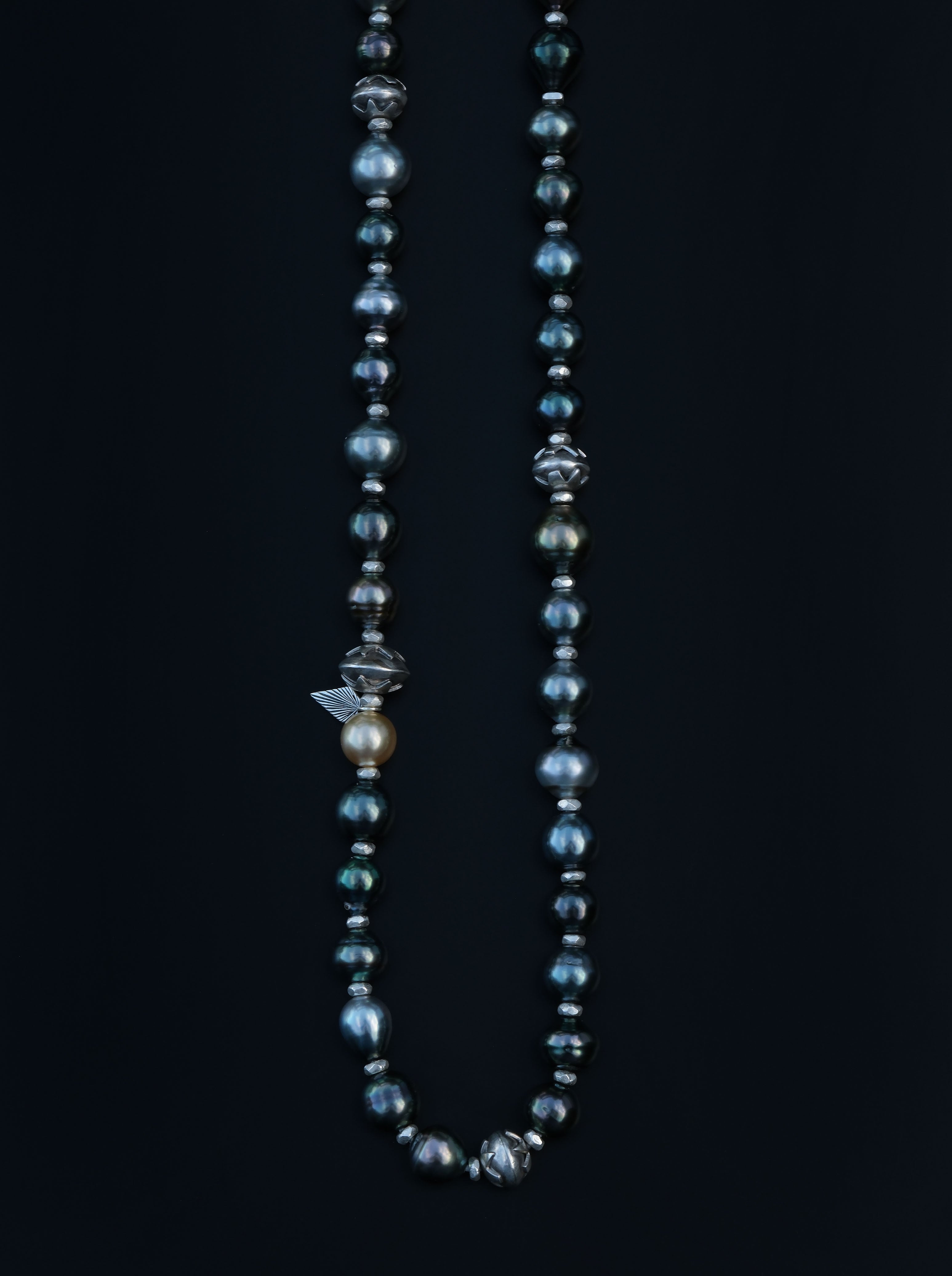 CHUMBO TAHITIAN "Necklace"