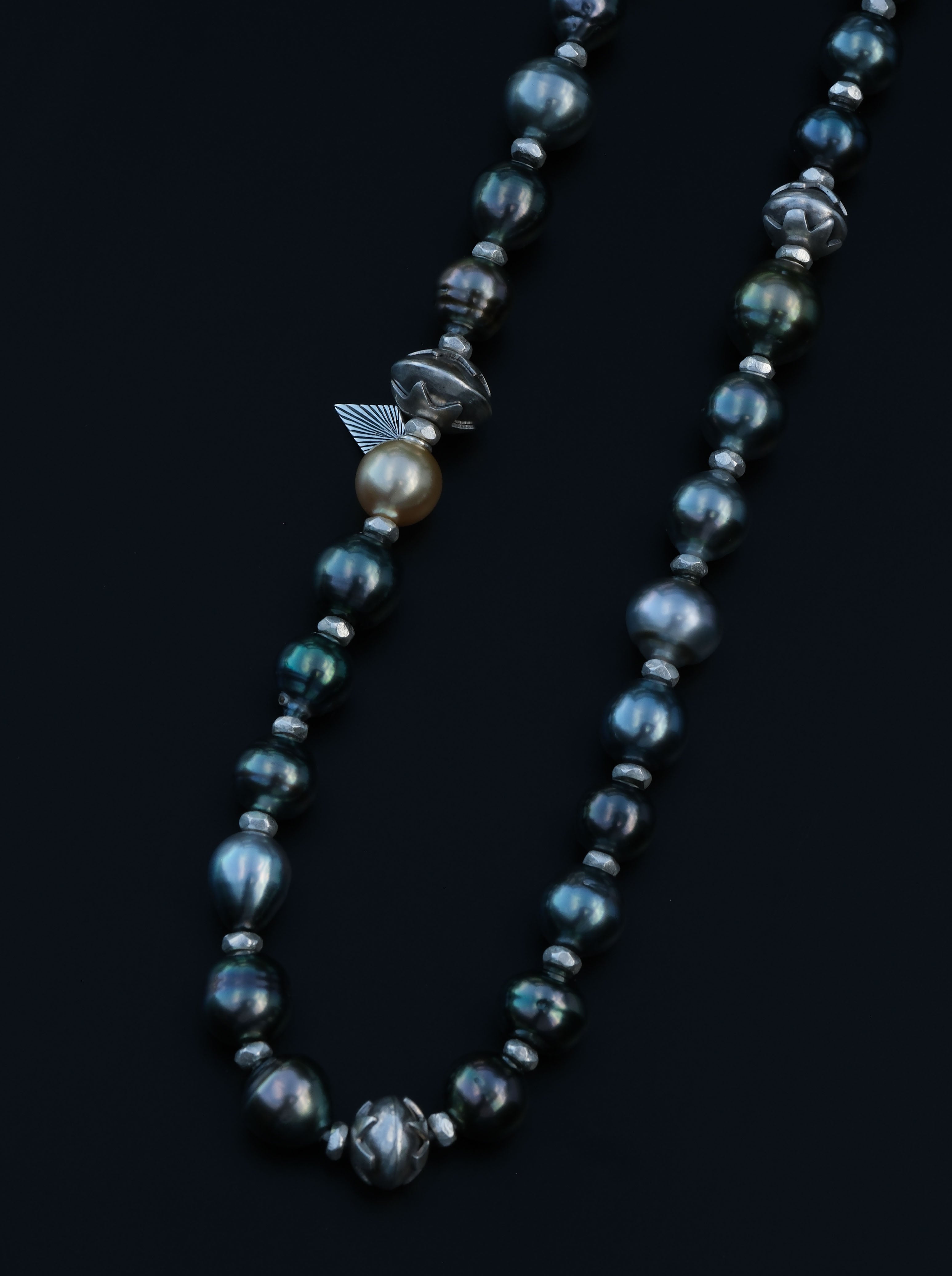 CHUMBO TAHITIAN "Necklace"